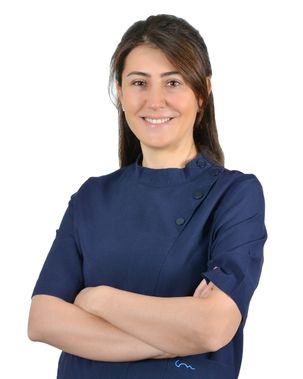 Dr. Duygu Ballıpınar at Afyon Ballıpınar Dental Polyclinic – preventive and aesthetic dental treatments.