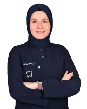 Dr. Tuğçe Barlas at Afyon Ballıpınar Dental Polyclinic – preventive and aesthetic dental treatments.